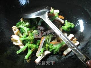 Stir-fried Broccoli with Sliced Mustard recipe