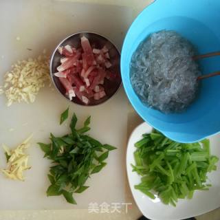 Celery Stir-fried Noodles recipe
