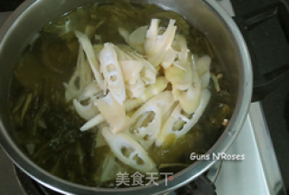 Sauerkraut and Bitter Bamboo Shoot Soup recipe