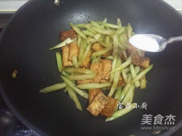 Celery Stir-fried Tofu recipe