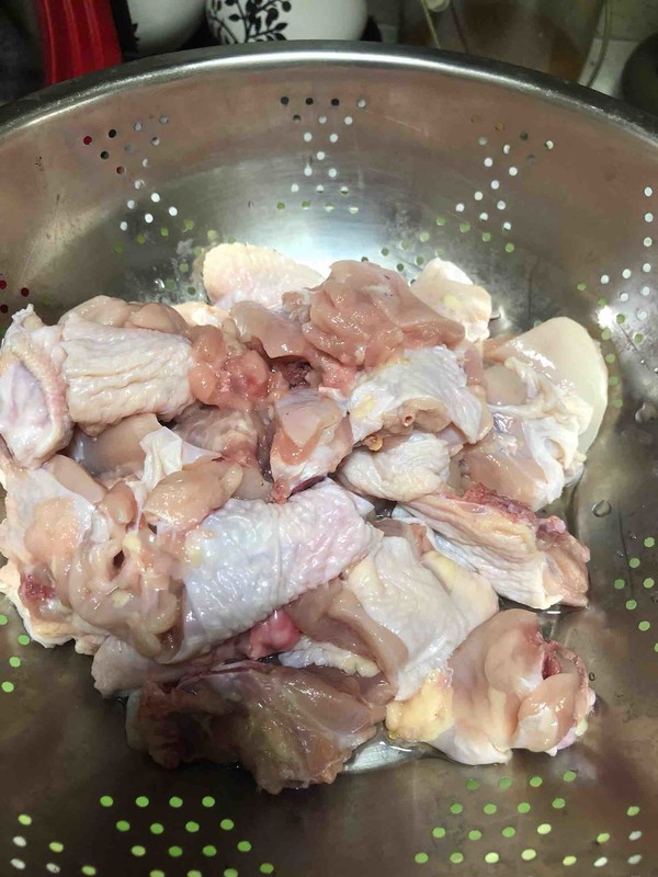 Use The Remaining Ingredients in The Refrigerator to Make Three Cups of Chicken recipe