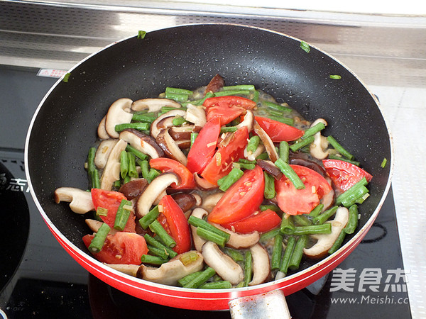 Stir-fried Beans with Mushrooms recipe