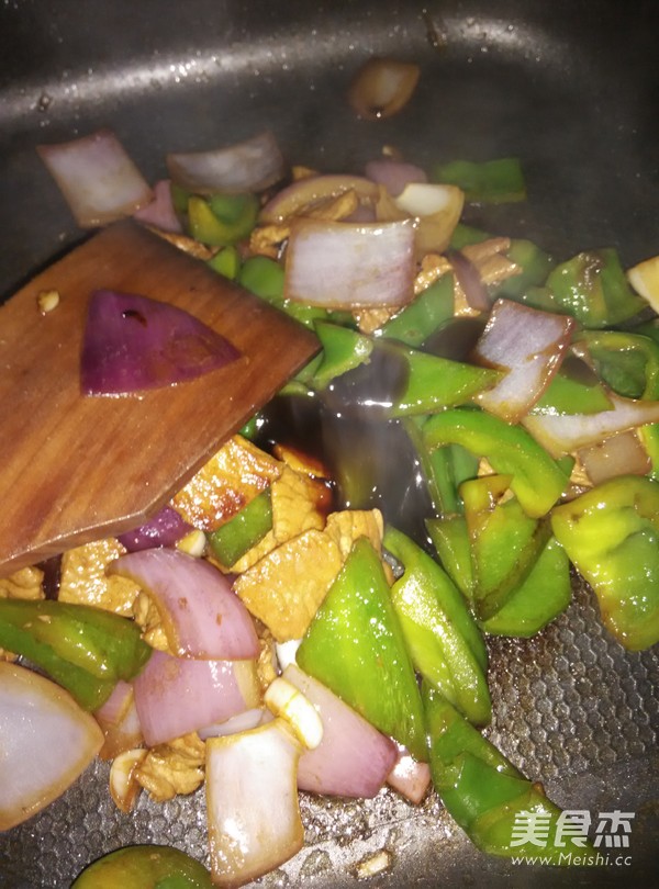 Stir-fried Pork with Green Peppers and Onions recipe