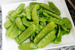 Fried Red Sausage with Snow Peas recipe