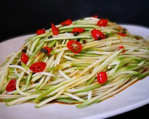 Crispy and Refreshing Zucchini Salad recipe