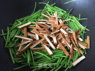 Stir-fried Artemisia Annua recipe