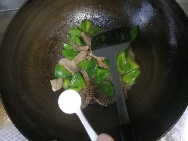 Stir-fried Kidney with Green Pepper recipe