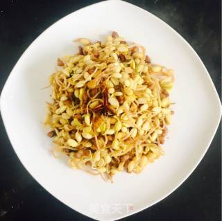 Stir-fried Soy Sprouts with Diced Pork recipe