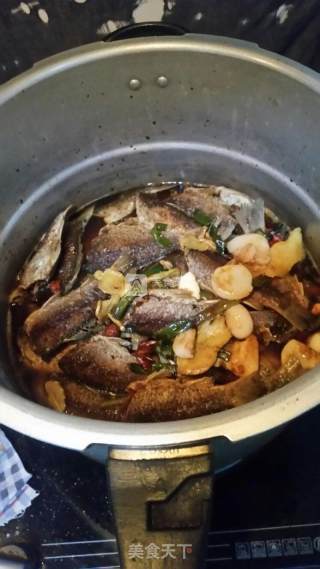 Crispy Crucian Fish Canned Version recipe