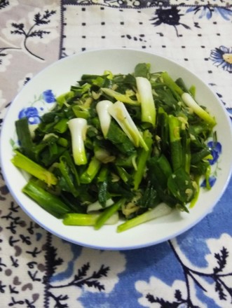 Stir-fried Green Garlic with Shrimp Skins recipe