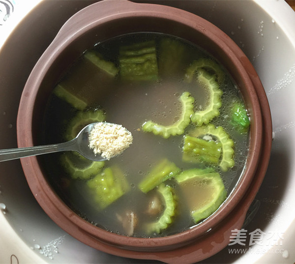 Black-eyed Peas and Bitter Gourd Pork Ribs Soup recipe