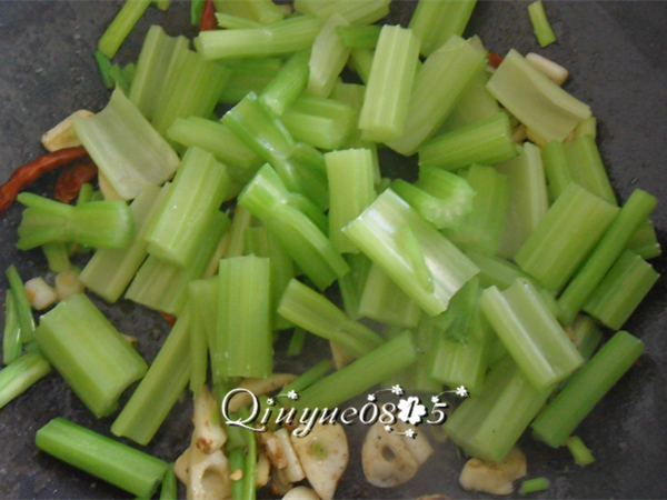 Celery Stir-fried Ginkgo recipe
