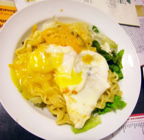 Instant Noodles with Cheese and Egg recipe