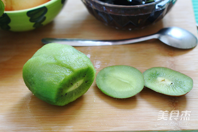 Yogurt Fishing [with Washed Mulberries without Fading, Kiwi Fruit is Dug Out Completely recipe