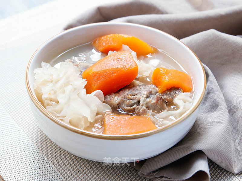 Autumn Beauty Soup-braised Pork Ribs with Papaya and Tremella recipe