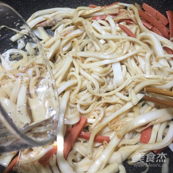 Stir-fried Hor Fun with Ham recipe