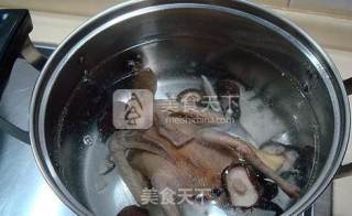 "palace Restaurant"-stewed Pigeon with Huaiqi and Huangjing recipe