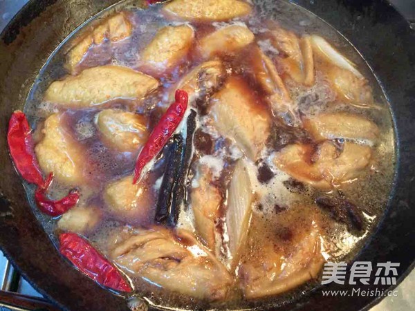 Stewed Chicken Wings with Pine Mushroom recipe