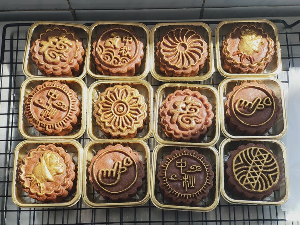 What are Mooncakes for Mid-autumn Festival this Year? Internet Celebrity Black Gold Five-ren Moon Cake Teaching recipe