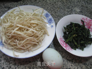 Duck Egg and Cabbage Core Dry Boiled Noodles recipe