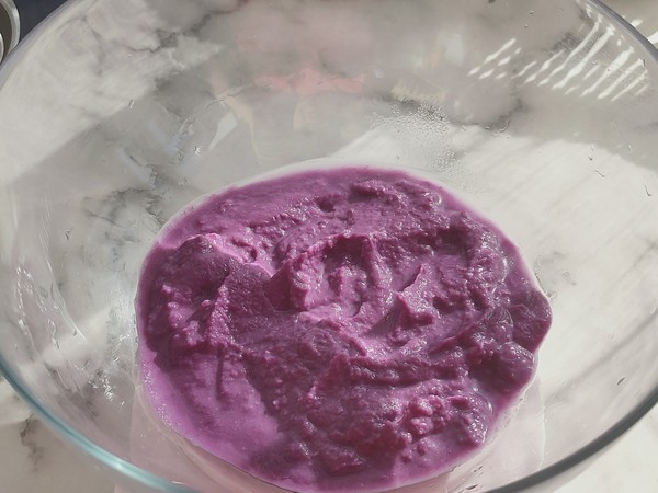 The Purple Sweet Potato Pudding without A Drop of Water is Sweet and Soft and Delicious recipe