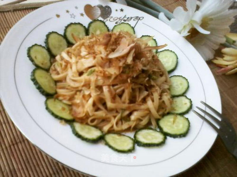 Simple Desktop Breakfast-delicious Peanut Sauce Noodles recipe