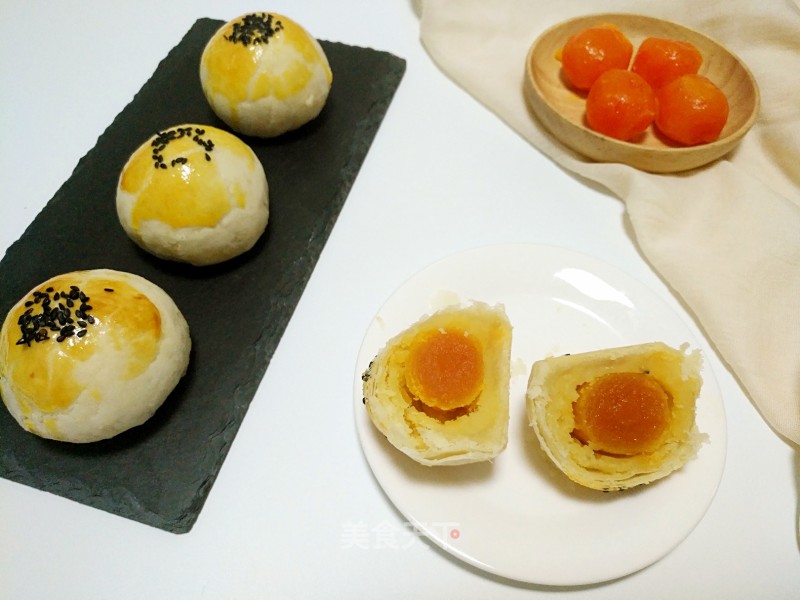 Mung Bean Paste Egg Yolk Crisp recipe