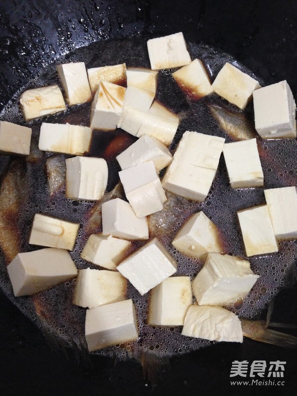 Braised Tofu with Small Yellow Croaker recipe