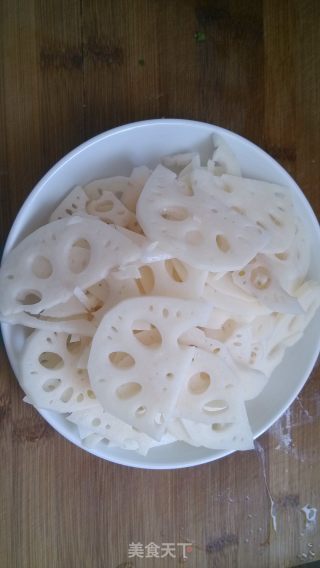 Hot and Sour Lotus Root Slices-the Favorite Lotus Root of Hubei People recipe