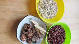 A Good Helper for Dehumidification and Strengthening of The Spleen in Summer-{red Bean and Coix Seed Water} recipe