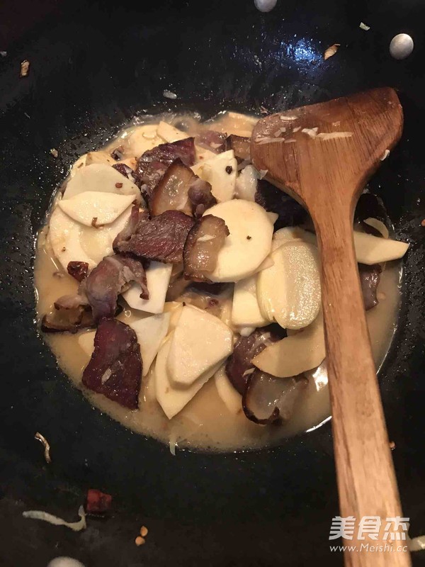 Stir-fried Bacon with Winter Bamboo Shoots recipe