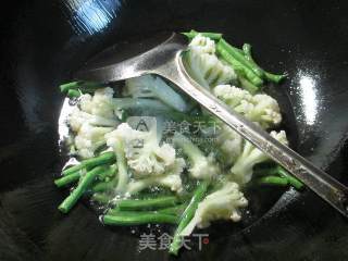 Boiled Lotus Leaf Egg with Beans and Cauliflower recipe