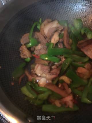 Stir-fried Pork Head with Green Pepper recipe