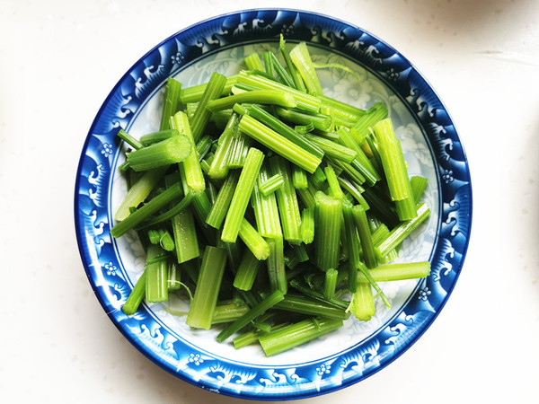 Celery Stir-fried Mung Bean Sprouts recipe