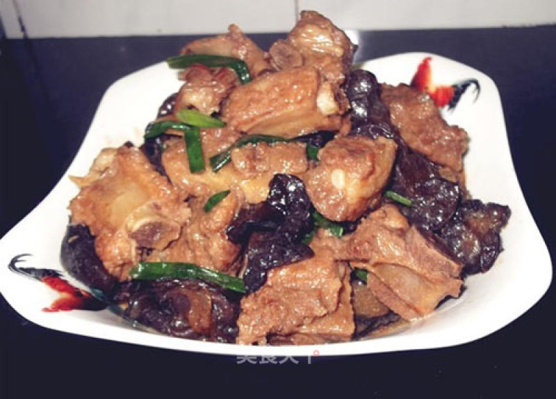 Delicious Homemade Black Fungus Braised Pork Ribs recipe