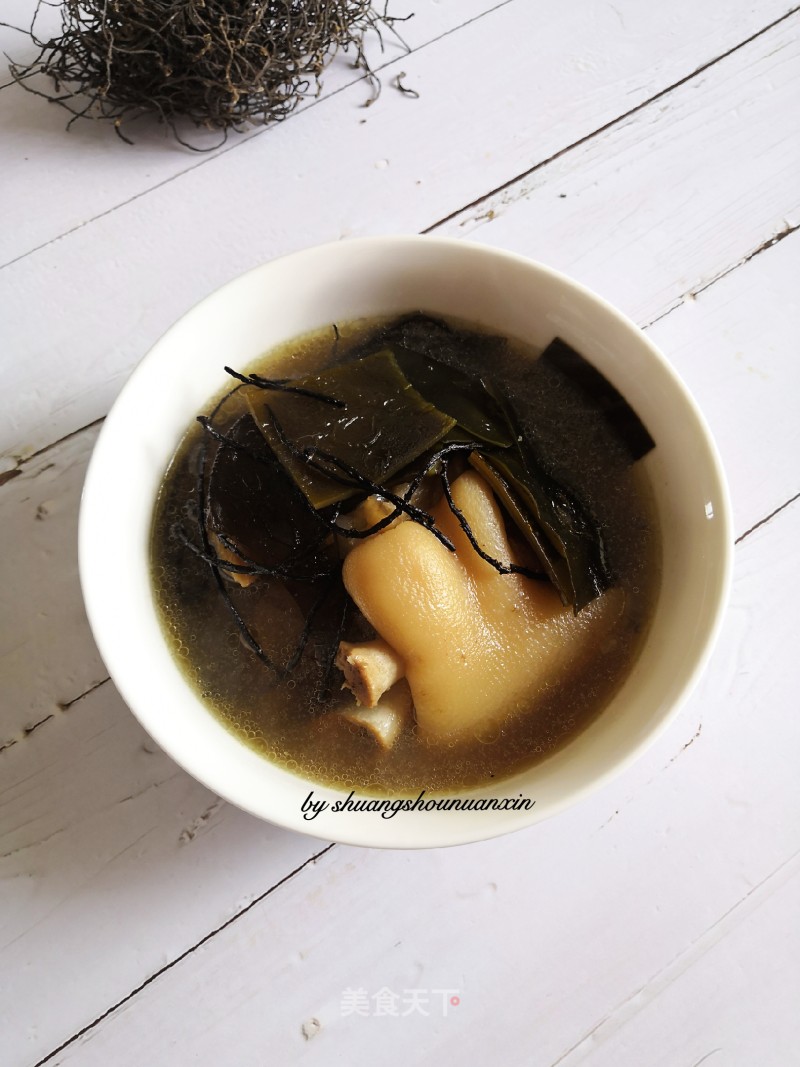 Stewed Trotter with Walnut Flower and Kelp recipe