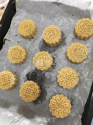 Lotus Paste Moon Cake recipe