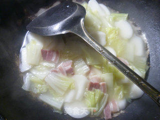 Boiled Rice Cake with Bacon and Cabbage recipe