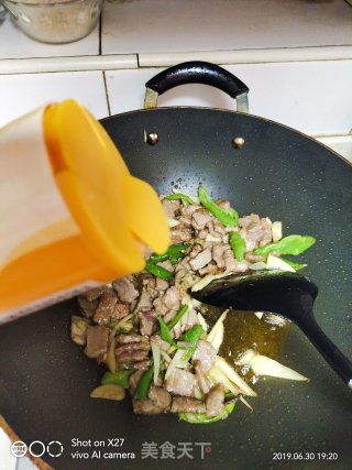 Stir-fried Beef with Green Pepper and Tender Ginger recipe