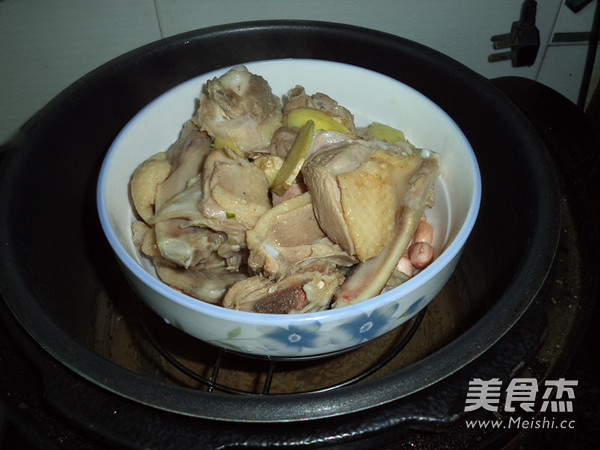 Steamed Duck with Peanuts recipe