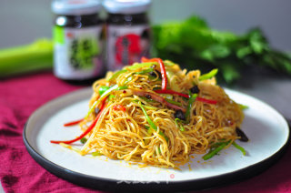 Fried Noodles with Mushroom Sauce recipe