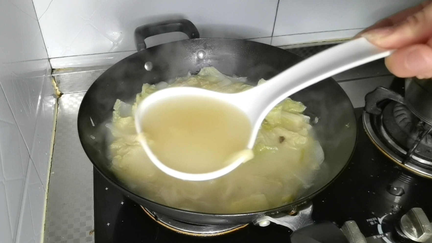 Frozen Tofu Stewed with White Cabbage in Broth recipe