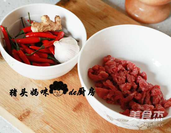 Stir-fried Yellow Beef recipe