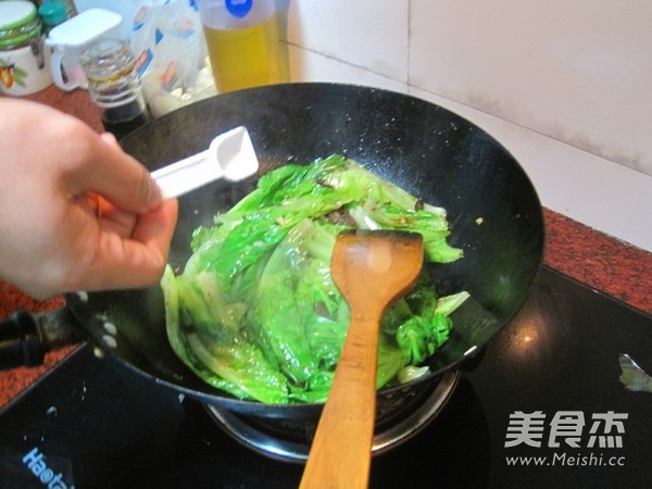 Stir-fried Lettuce with Dace in Black Bean Sauce recipe
