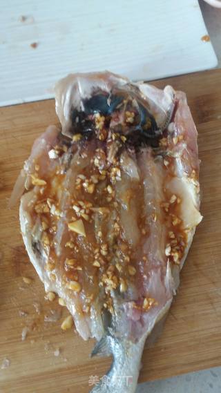 Roasted Yellow Croaker with Garlic recipe