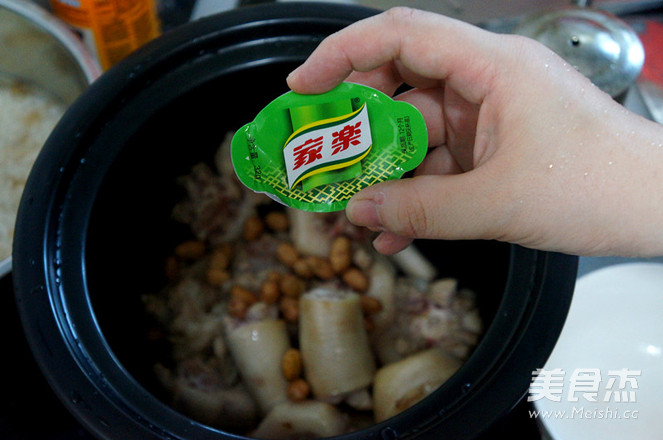 Peanut Stewed Pork Tail recipe