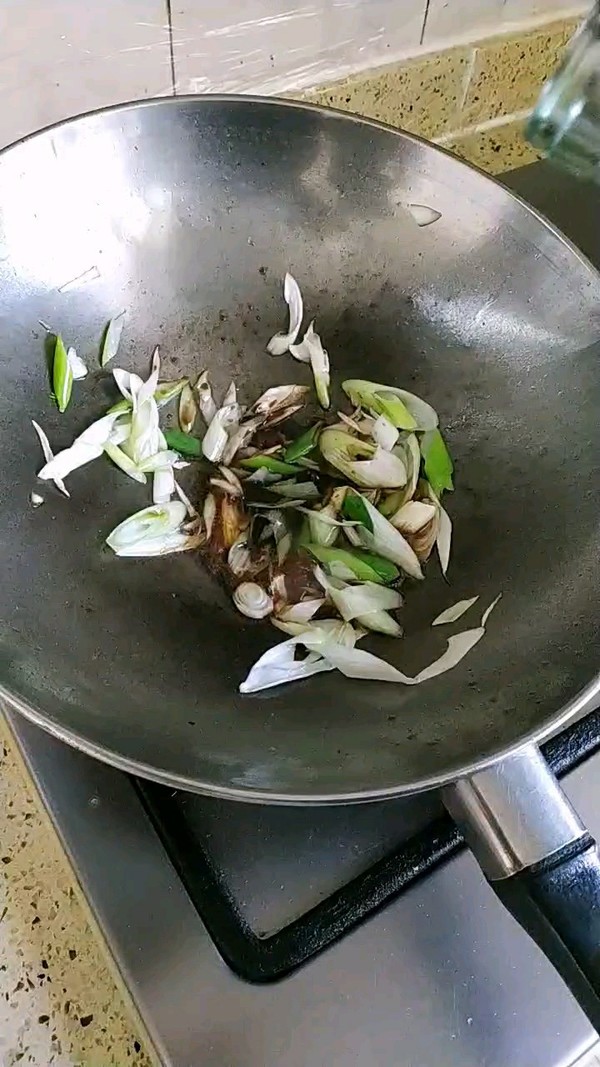 Stir-fried Chicken Liver with Green Onions to Replenish Qi and Blood recipe