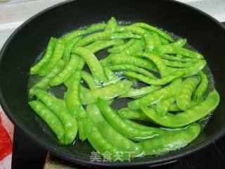 Stir-fried Snow Peas with Sausage recipe