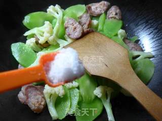 Stir-fried Lettuce with Cauliflower Spicy Sausage recipe