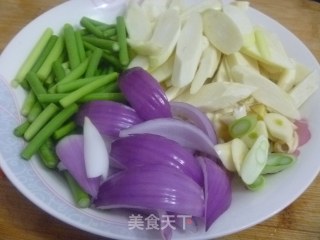 【yiru Private House Festive Banquet Dishes】zizania White Twice-boiled Pork recipe